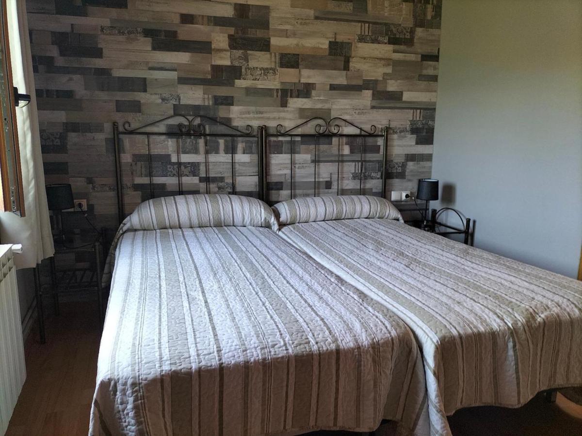 Llames de Parres Apartamentos La Corona מראה חיצוני תמונה