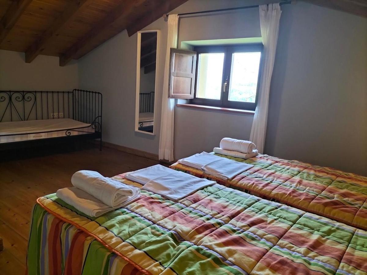 Llames de Parres Apartamentos La Corona מראה חיצוני תמונה