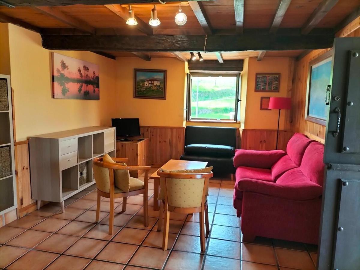 Llames de Parres Apartamentos La Corona מראה חיצוני תמונה