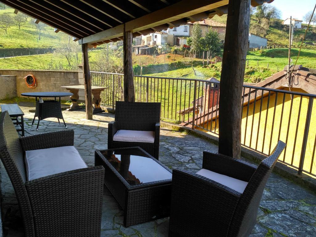 Llames de Parres Apartamentos La Corona מראה חיצוני תמונה